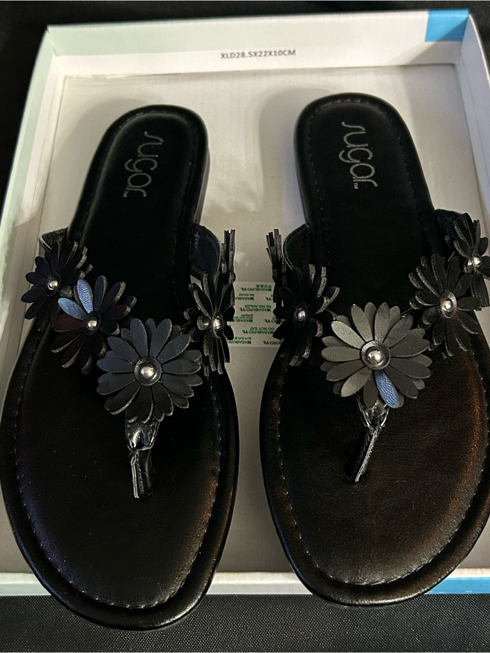 Sugar Finesse Women’s Black Daisy Floral Thong Sandals SZ 9 BNIB - Picture 3 of 14